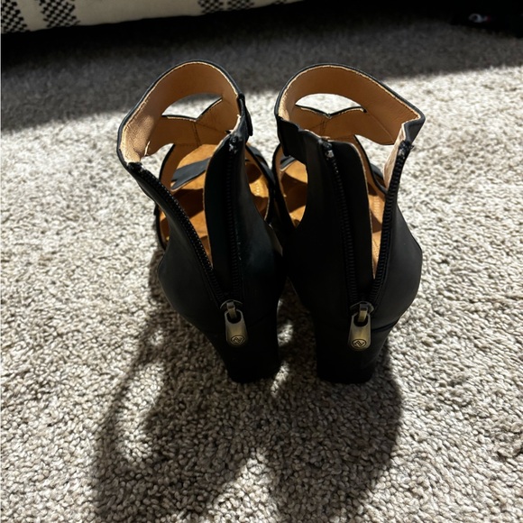 Strappy Black Short Wedge/Sandals like new - Picture 2 of 5